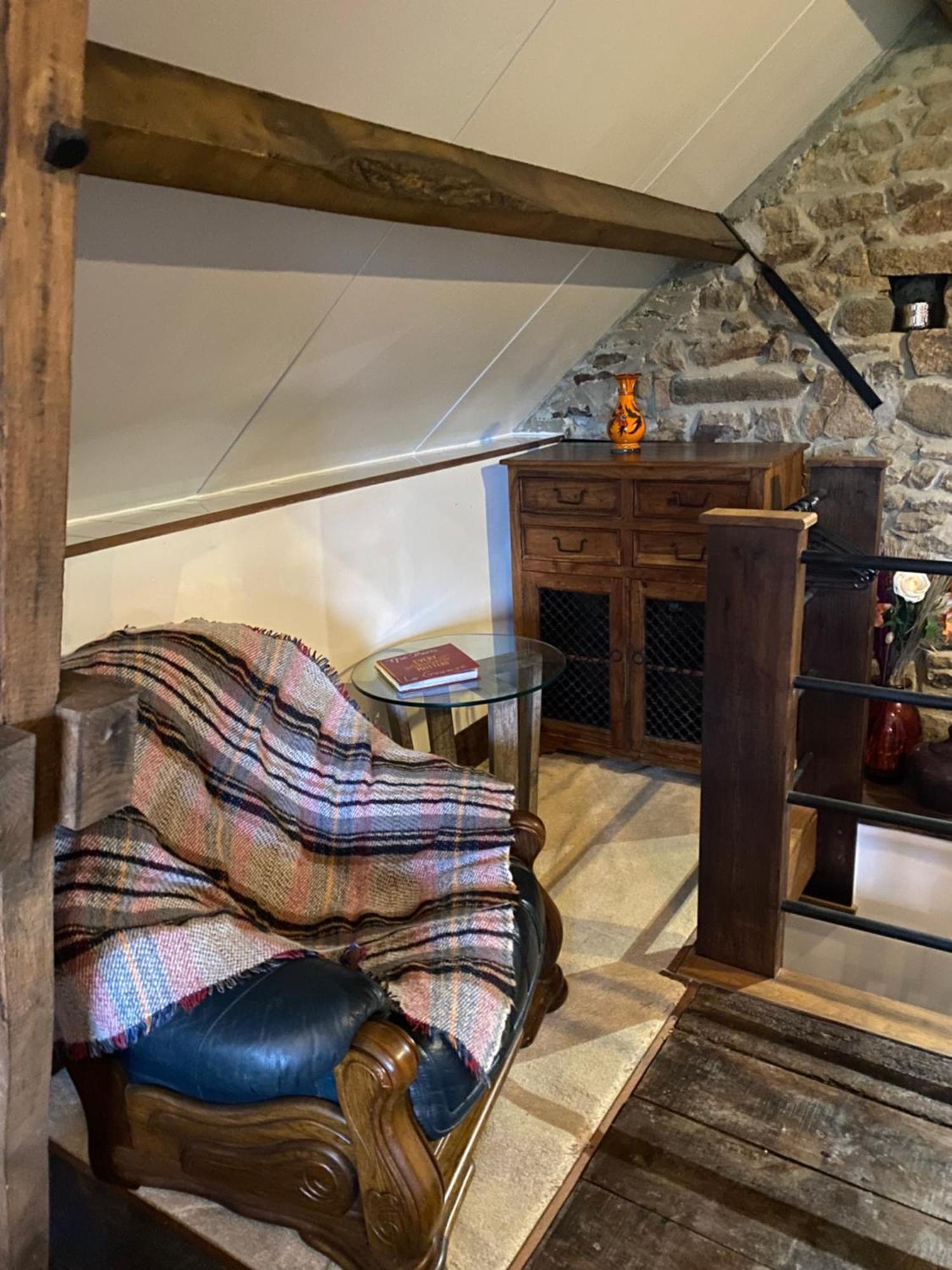 Spacious, Rustic Studio Space For 2 Persons Saint-Cyr-du-Bailleul Exterior foto